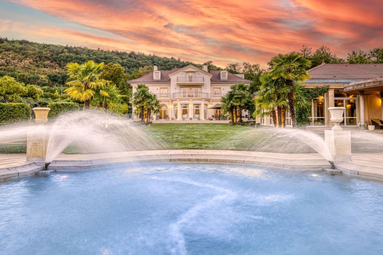 propriété 13 Pièces en vente sur DIVONNE LES BAINS (01220)