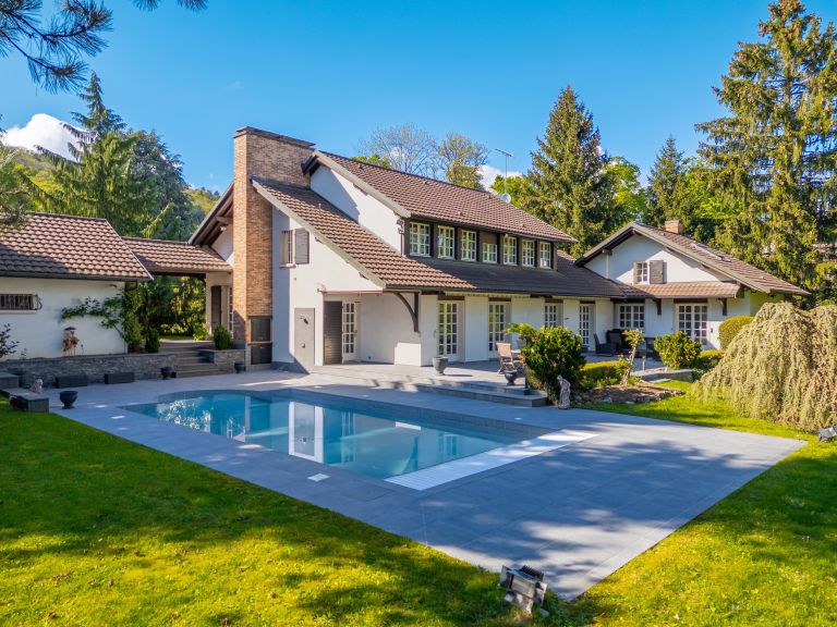 maison 12 Pièces en vente sur DIVONNE LES BAINS (01220)